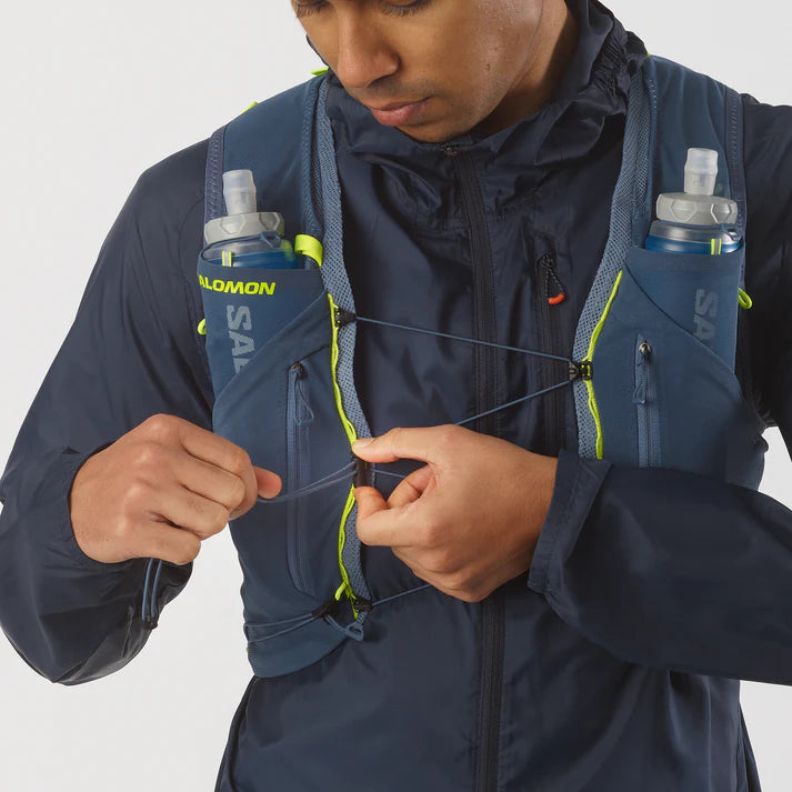 Salomon ADV Skin 12 Steinblau Trinkweste, Detail der Fronttaschen