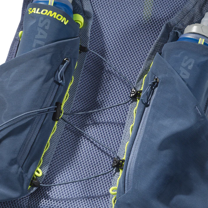 Salomon ADV Skin 12 Steinblau Trinkweste, Detail der Stockhalterung