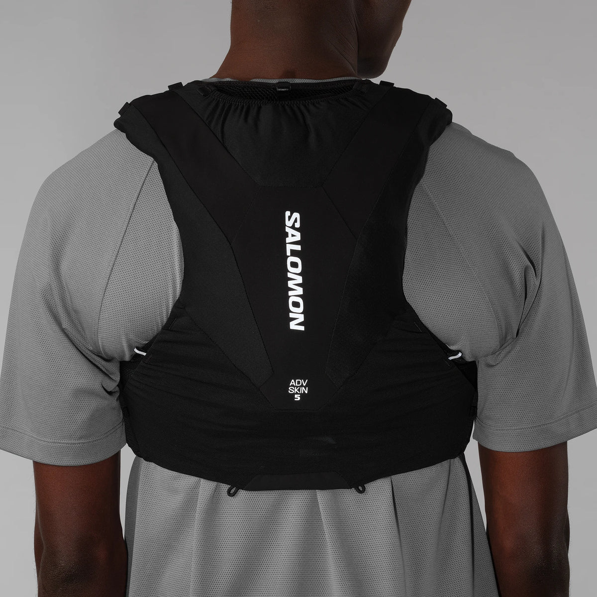Salomon ADV Skin 5 Schwarz Trinkweste, Detail der Befestigungsriemen