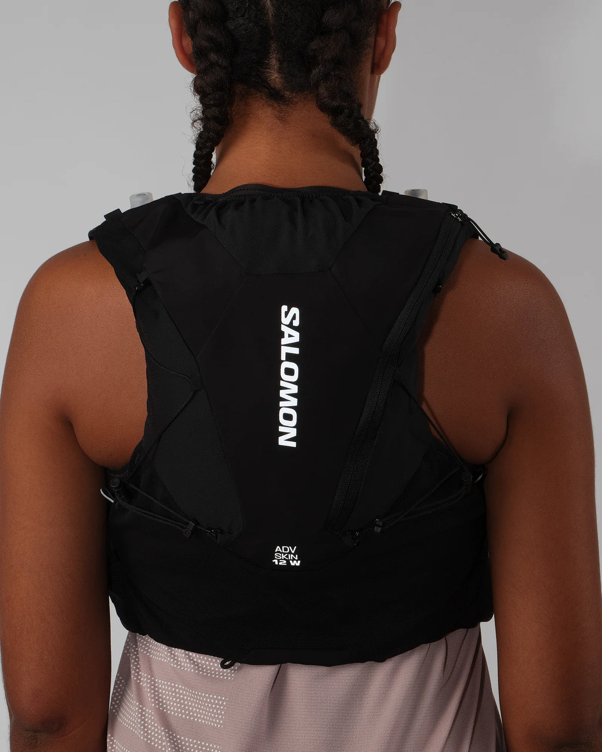 Salomon ADV Skin 12 Damen in Schwarz, Detail von Rückenpartie und Damenpassform