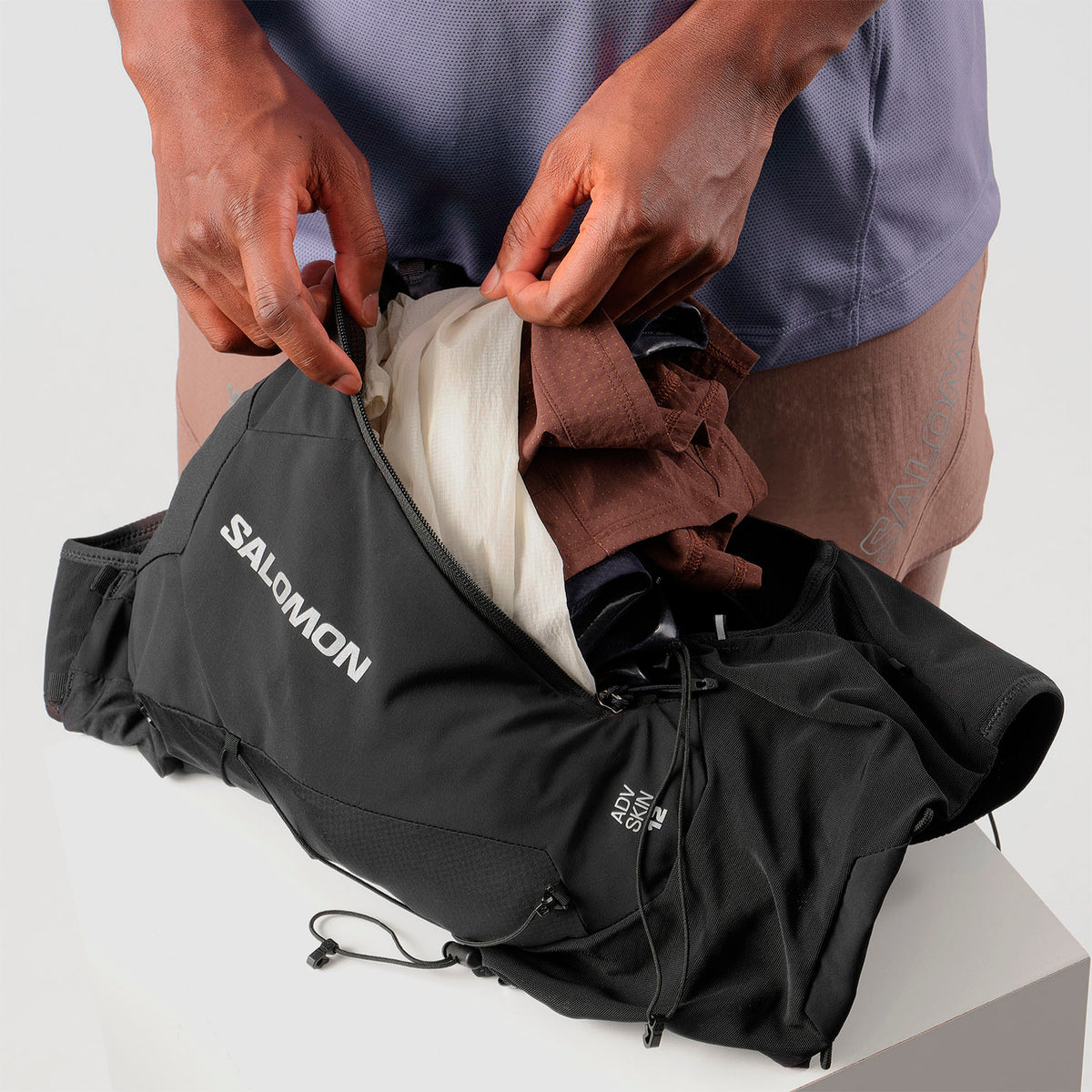 Salomon ADV Skin 12 Schwarz Trinkweste, Detail der Fronttaschen