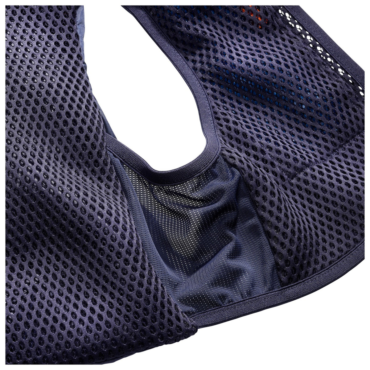 Salomon Active Skin 4 GRVL Violett Trinkweste, Detail des Anpassungssystems