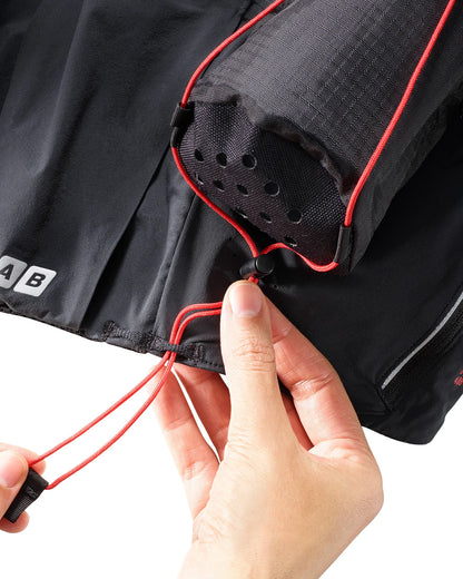 Detail der Wasserablaufösen am Salomon Custom Quiver L39283200